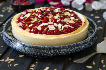 Cheesecake for agar-agar with cherries and almonds