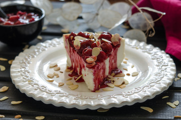Cheesecake for agar-agar with cherries and almonds
