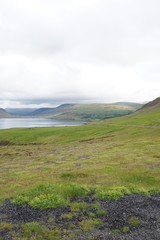 Fototapeta premium Landschaft am Hvalfjörður (Walfjord) in Islands Süd-Westen