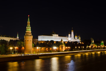 Fototapeta premium Moscow Kremlin and Moscow river, view from embankment in the evening. Russia.