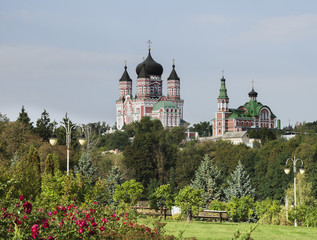 Fototapeta na wymiar orthodox cathedral against the sky