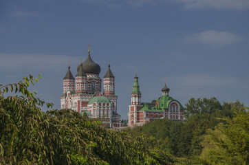 Fototapeta na wymiar orthodox cathedral against the sky