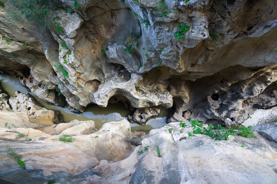 View from above at the edge of a cliff in Caminito del Rey