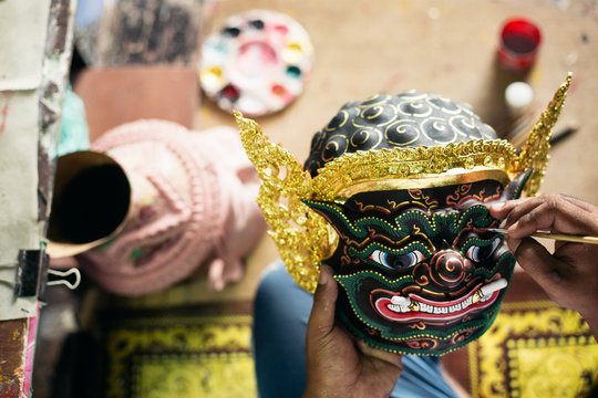 Artisan painting 'Hua Khon' traditional mask for Thai performing arts