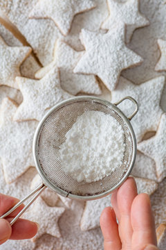 Dusting cookies with powdered sugar