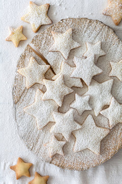 Star-shaped sugar-dusted shortbread cookies