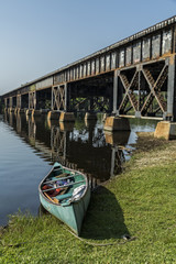 Obraz premium Canoe on the river bank
