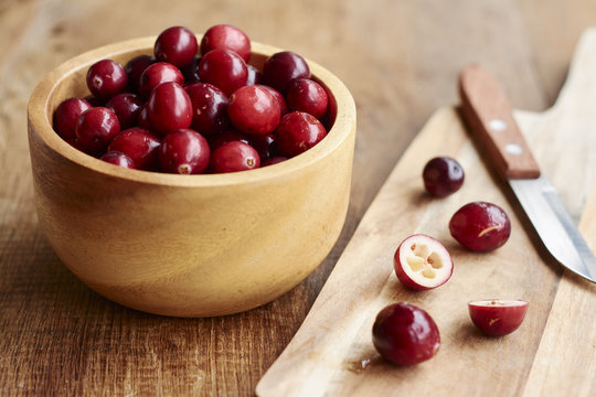 Preparing cranberries