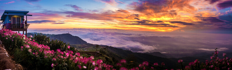 Obraz na płótnie Canvas Morning Mist with Mountain ,Sunrise and sea of mis