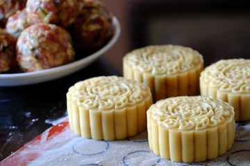 Doing moon cake, baking at home