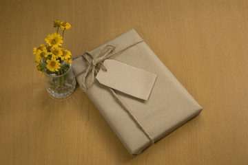 Fototapeta na wymiar Vintage gift box and grass flower