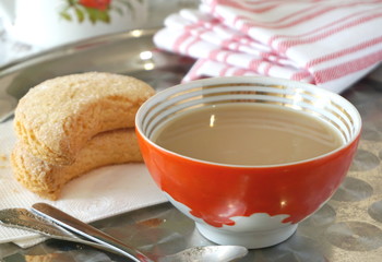 Cookies and black tea with milk