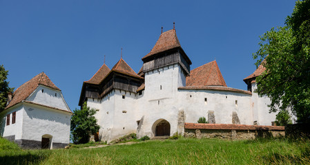 Fototapeta na wymiar Kościół obronny we wsi Viscri, Rumunia