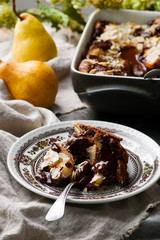 Squidgy chocolate pear pudding