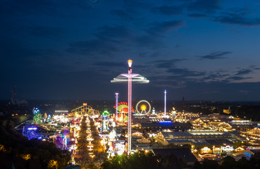 Oktoberfest München bei Nacht 