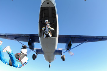Cameraman makes film about tandem jump.