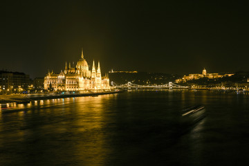 Fototapeta na wymiar Hungarian Parliament Building by night