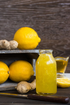 Home remedy for colds from lemon, honey and ginger