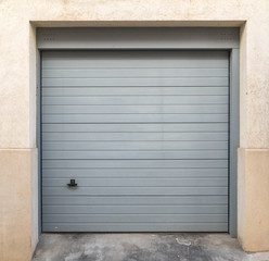 Rolltor einer Garage