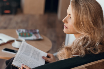Fototapeta na wymiar woman reading book