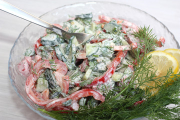 Салат с помидорами и огурцами