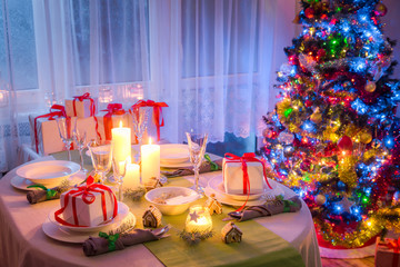 Enjoy you Christmas table setting with present and tree