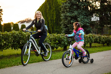 Fototapeta premium Mother and daughter were cycling at the park