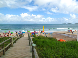 Obraz premium wooden bridge access to the beach