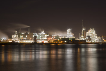 Fototapeta na wymiar Chemical factory along the river Merwede