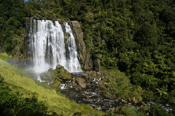 Fototapeta na wymiar rainbow waterfall