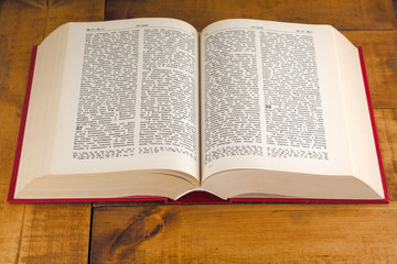 Obraz premium Composition with vintage old hardback books on wooden desk table. Education background.