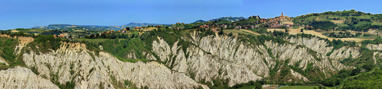 Castignano, panoramica con le crete