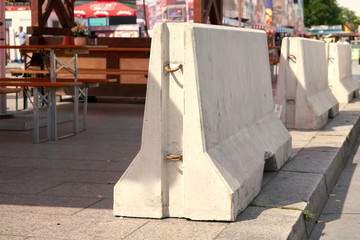 Betonsperren zur Terrorabwehr am Breitscheidplatz in Berlin