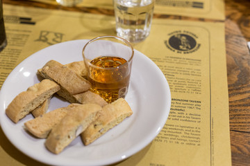 Cantucci e Vin Santo dessert
