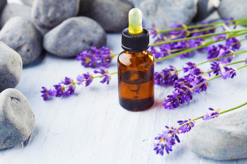 Obraz na płótnie Canvas lavender massage oil