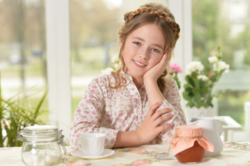  girl drinking tea