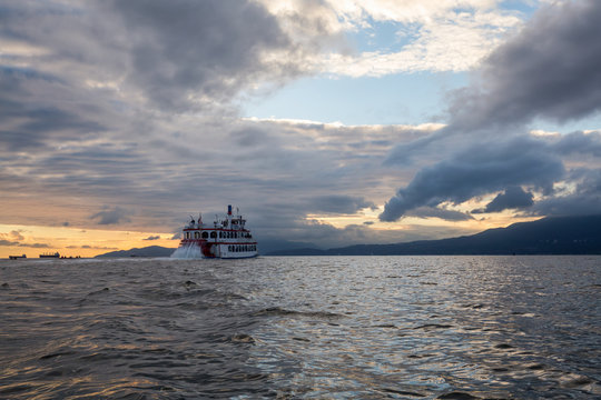 Sternwheeler bilder Bläddra bland 172 stockfoton, vektorer och videor