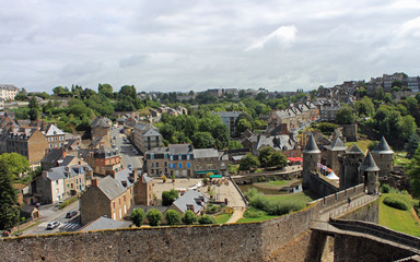 Fototapeta na wymiar Vue sur la ville de Fougères