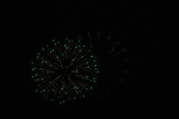 Obraz premium Festive fireworks in the dark sky