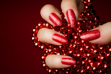 red nails manicure
