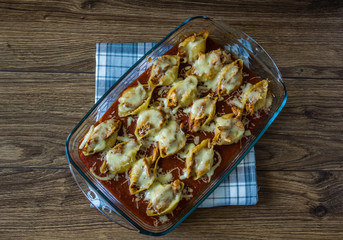 Conchiglioni with meat and cheese in tomato sauce