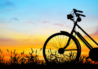 Fototapeta na wymiar silhouette vintage bike on sunrise.