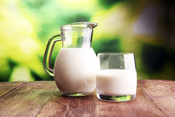 melkproducten. lekkere gezonde zuivelproducten op tafel