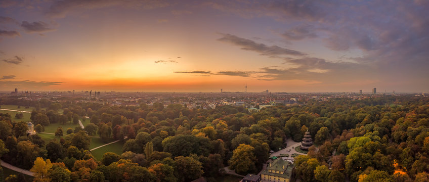Der Herbst in in M&uuml;nchens englischem Garten angekommen