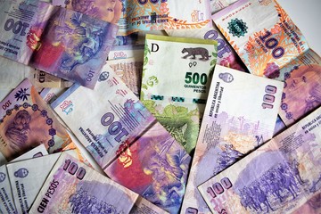 Argentina currency notes of five and one hundred pesos