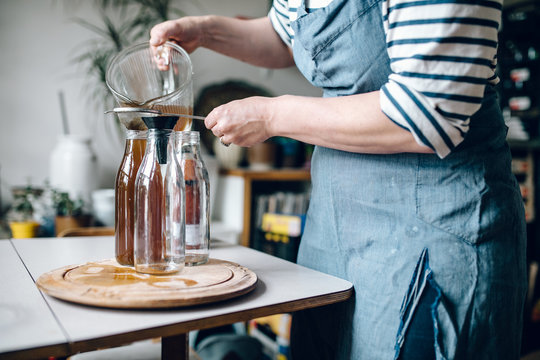 Making Elderflower Syrup