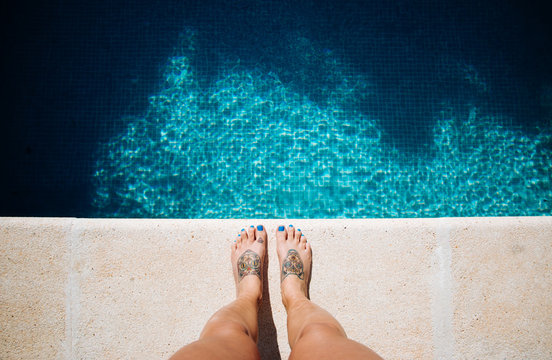 Feet to the edge of a pool