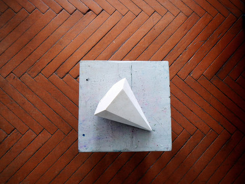 Polyhedron pyramid