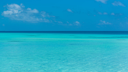 Fototapeta na wymiar Tahiti in French Polynesia, panorama between sea and sky in the lagoon 