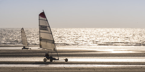 Chars-à-voile sur la plage de Quend-Plage